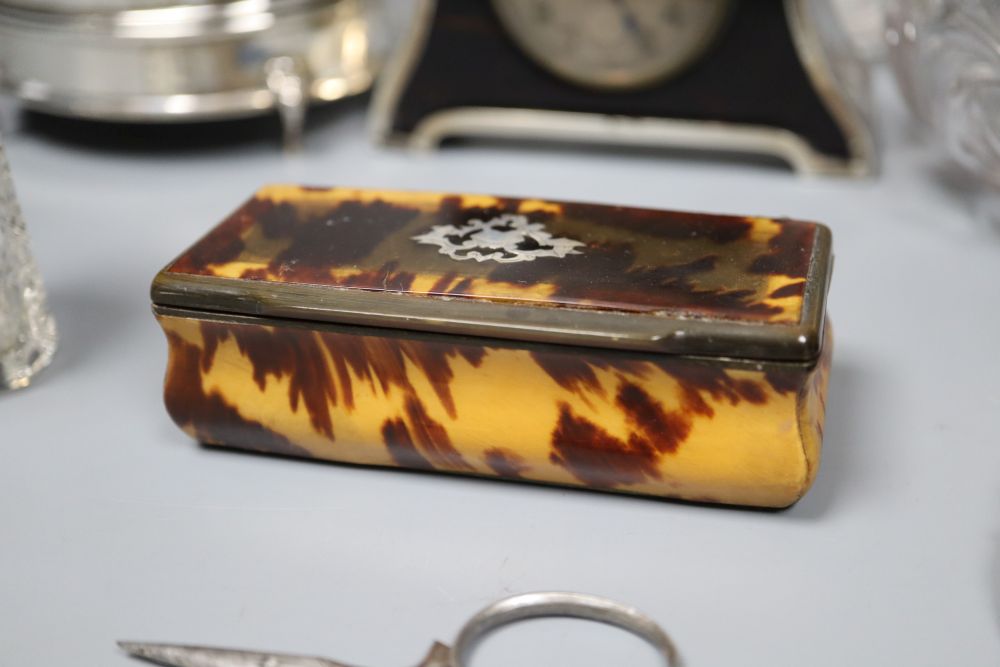Eight assorted silver and tortoiseshell items including trinket box, scent bottles, timepiece and desk clip etc (a.f.).